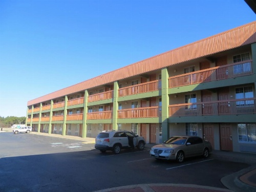 Super 8 by Wyndham Little Rock/Otter Creek image 9