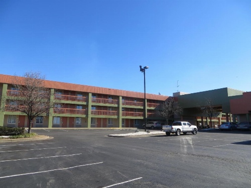 Super 8 by Wyndham Little Rock/Otter Creek image 10