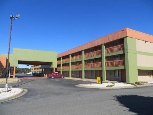 Super 8 by Wyndham Little Rock/Otter Creek image 11